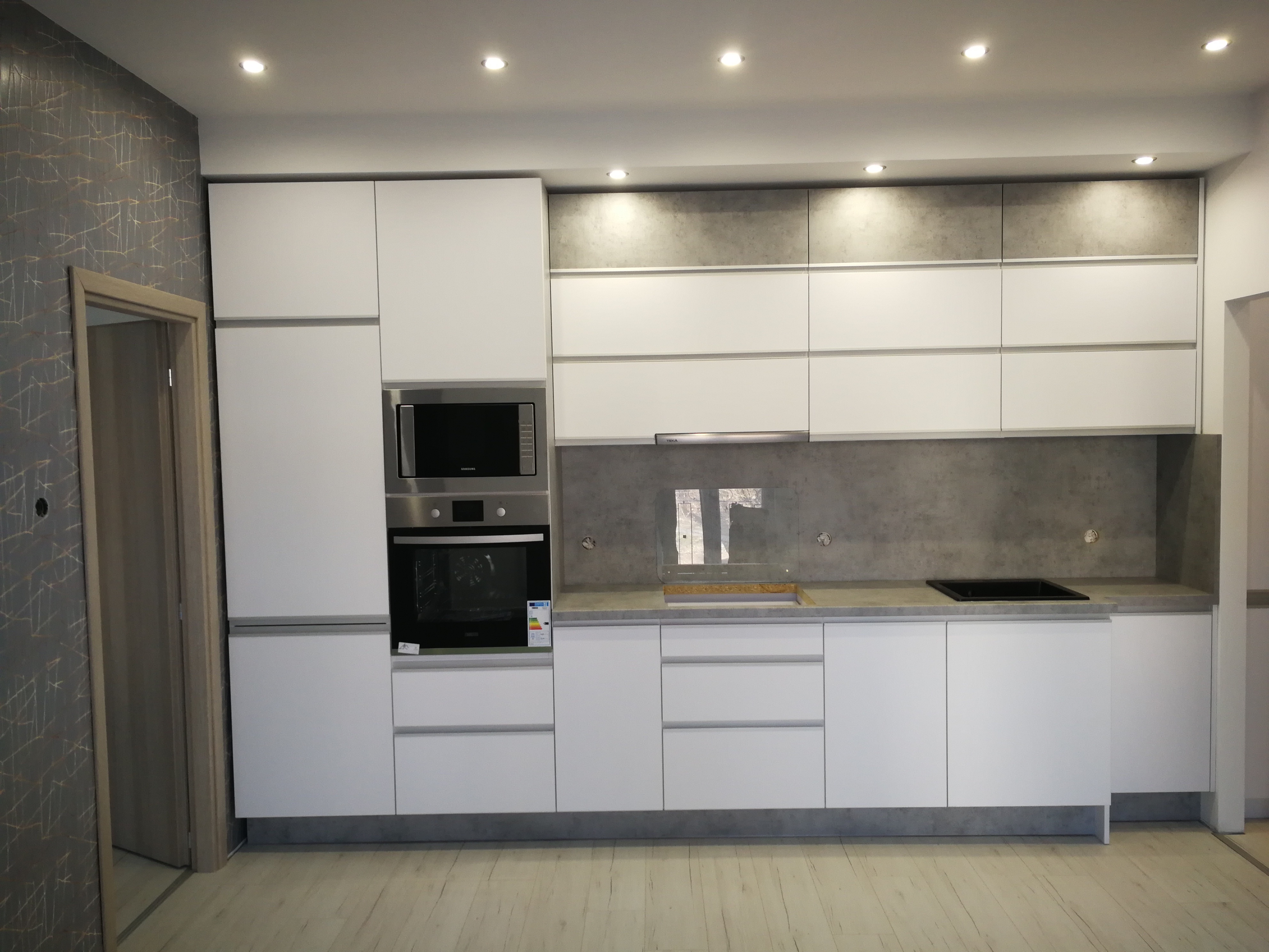 Egyedi 2